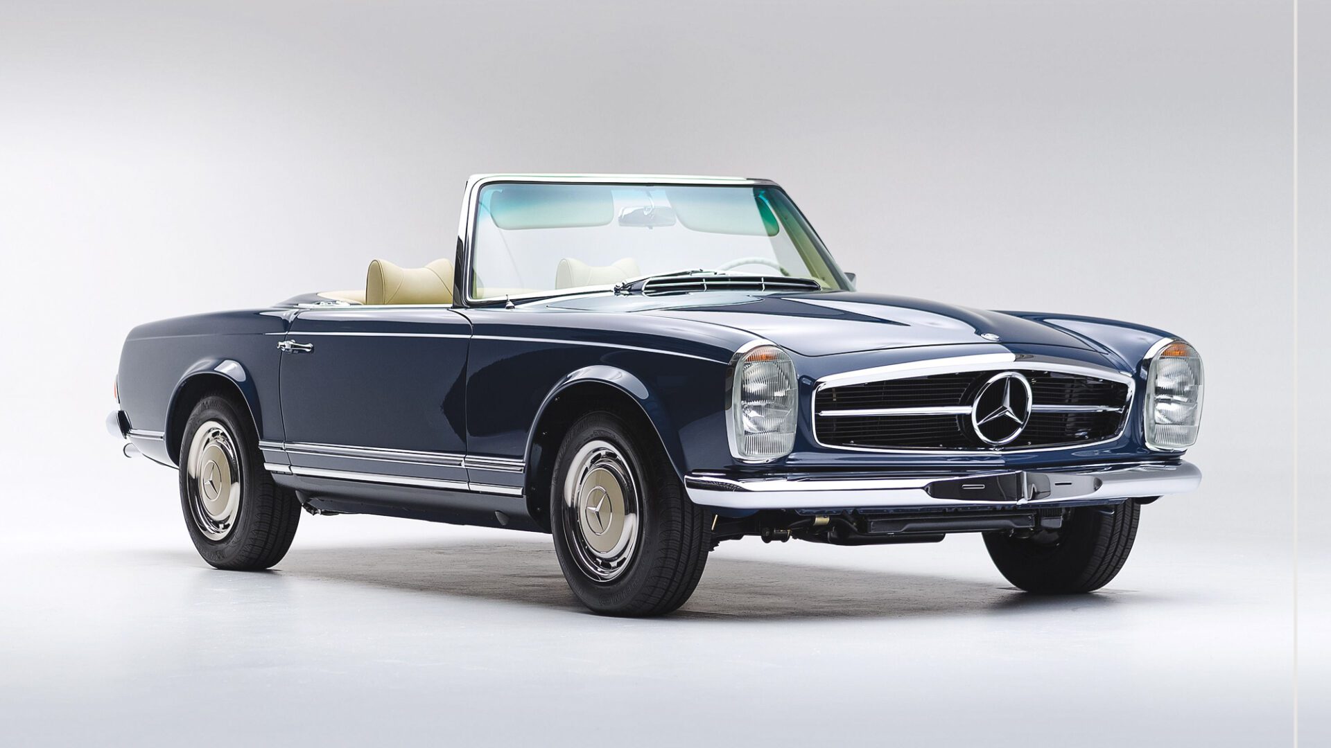 Mercedes-Benz 230 SL Pagoda, i suoi primi 60 anni