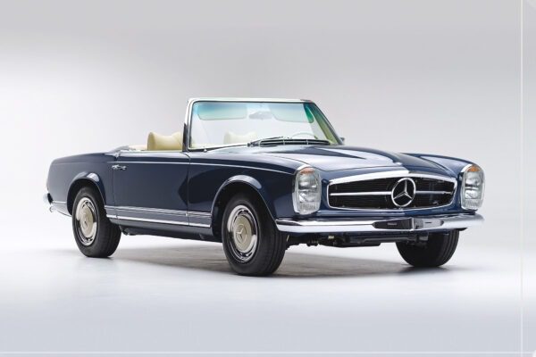 Mercedes-Benz 230 SL Pagoda, i suoi primi 60 anni