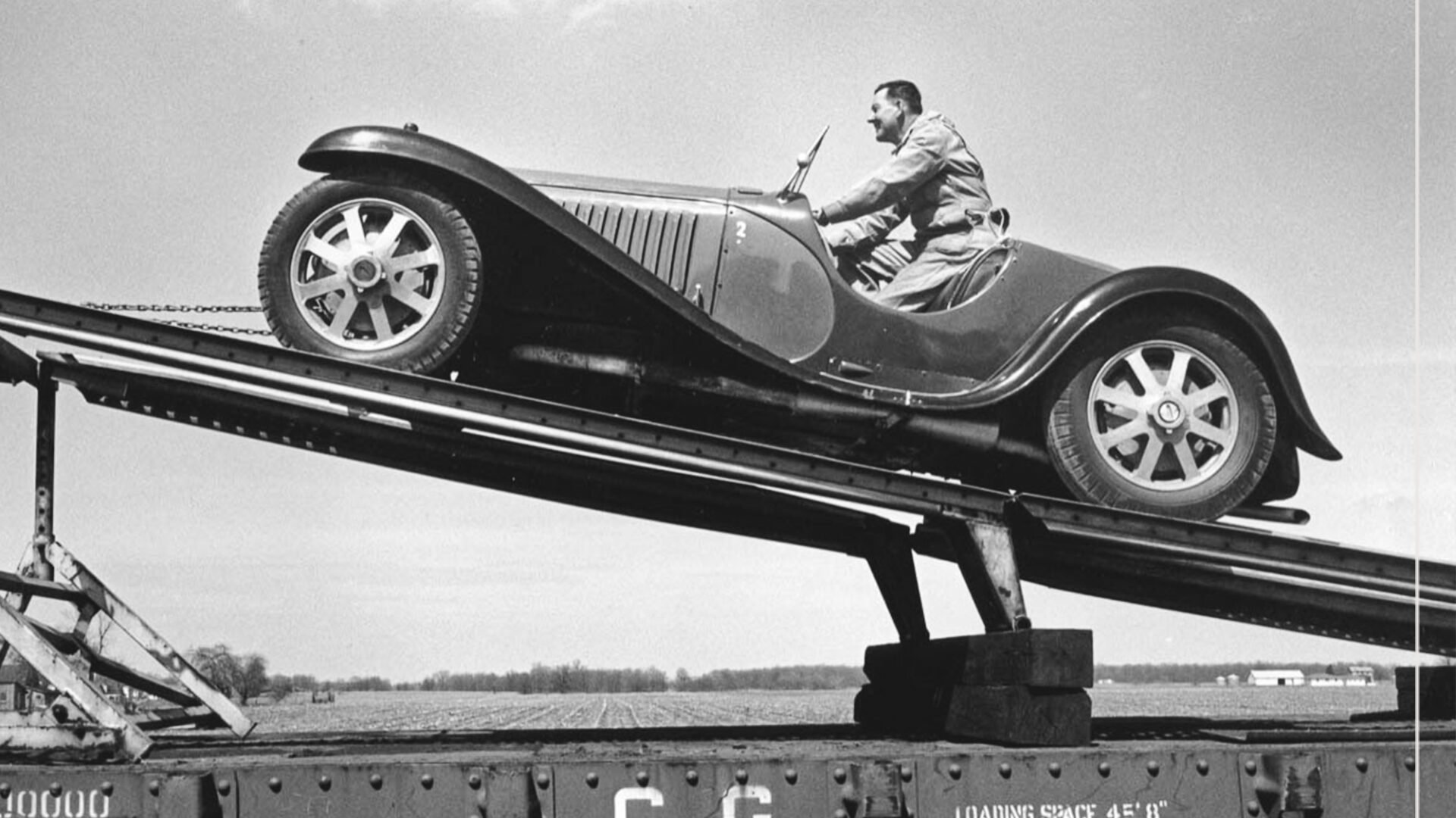 Trenta Bugatti in treno, ecco la storia