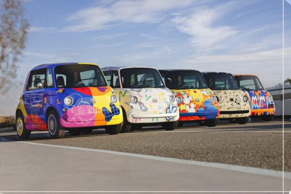 Cinque Fiat Topolino celebrano i 100 anni di Disney 