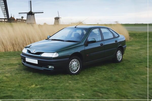 Renault Laguna soffia 30 candeline 