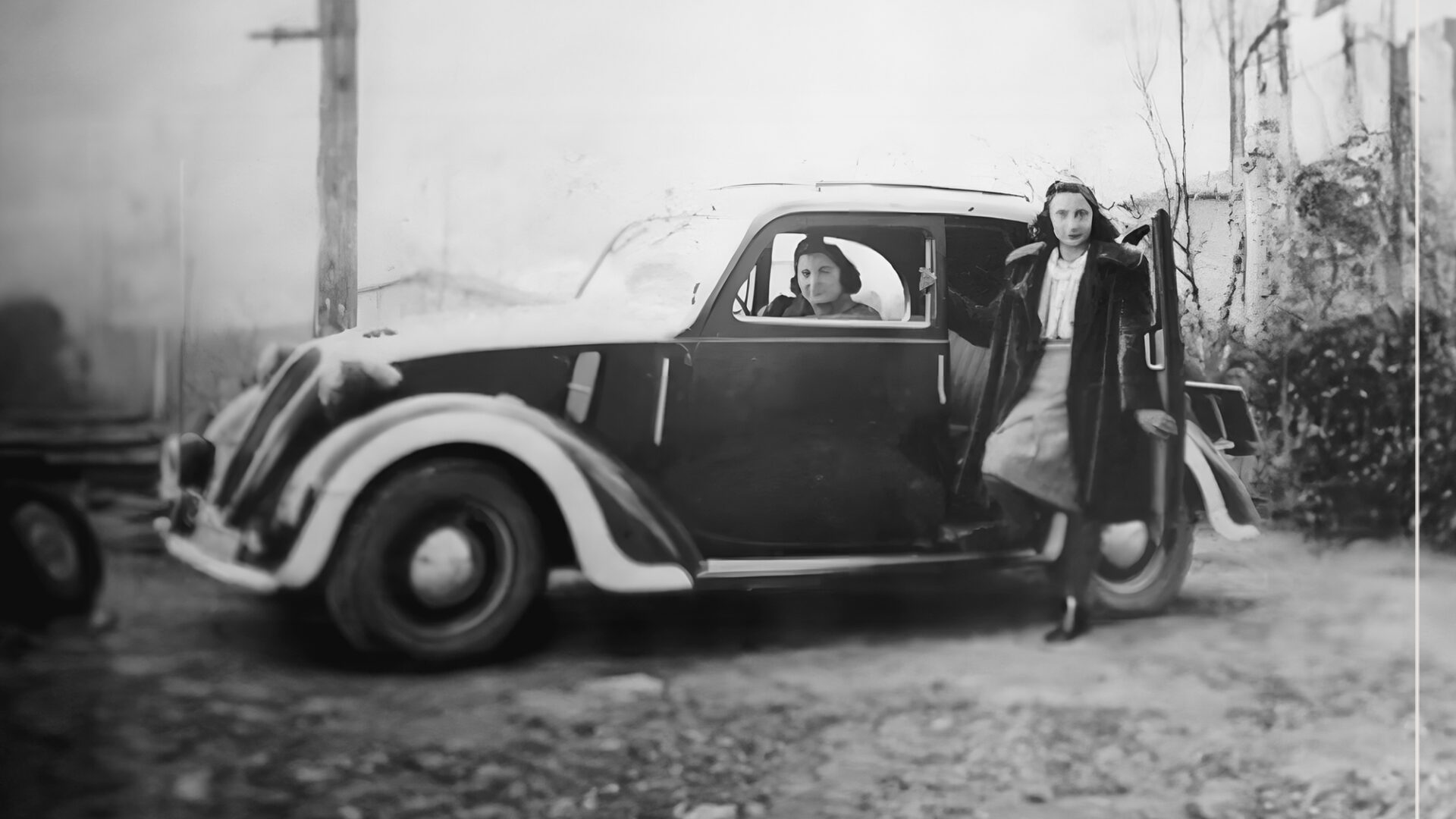La storia della prima donna tassista d’Italia con il golfino rosso