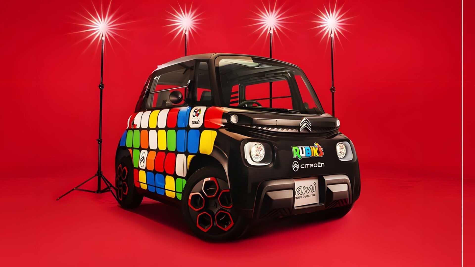 Milano, Citroën Ami celebra i 50 anni del Cubo di Rubik  